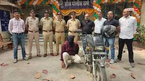 मुंबई : हेलमेट पहनकर करता था लूट, कपड़े भी बदले पर जूतों ने बिगाड़ा काम और पहुंचाया जेल