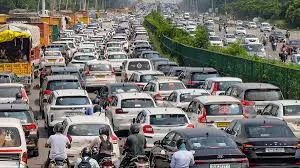 मुंबई : पुणे-मुंबई एक्सप्रेसवे पर फिर भीषण जाम, कई किलोमीटर तक लगी वाहनों की कतार, यात्री परेशान