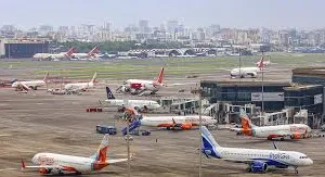 मुंबई और दिल्ली एयरपोर्ट पर तकनीकी खराबी से मचा हड़कंप, कई उड़ानें प्रभावित