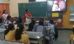 ठाणे : म्युनिसिपल कॉर्पोरेशन के स्कूल नंबर 33 में गुरु तेग बहादुर साहिब की जीवन कहानी दिखाई गई