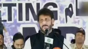 मुंबई  : AIMIM नेता वारिस पठान ने नमाज़ पर FIR और धार्मिक स्वतंत्रता पर उठाए सवाल 