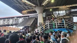 पनवेल : एक फुटओवर ब्रिज वाले इस स्टेशन पर पिछले चार साल में भीड़ डबल हो गई