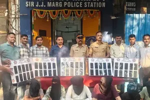 मुंबई पुलिस की बड़ी कार्रवाई: मोबाइल चोरी करने वाला अंतरराज्यीय गैंग पकड़ा, 52 फोन बरामद