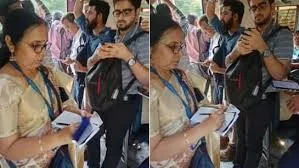 मुंबई : कौन हैं मुंबई की TTI सुधा द्विवेदी? जिन्होंने एक दिन में बना डाला ऐसा रिकॉर्ड, किरण मजूमदार-शॉ ने भी की तारीफ