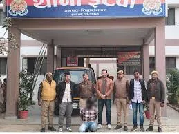 मुंबई में दुष्कर्म और हत्या का वांछित इटवा से गिरफ्तार