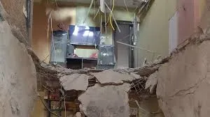 विरार : विरार पूर्व में छत का स्लैब गिरने से बड़ा हादसा टला ₹ 18.7 8