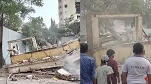  मुंबई : अंधेरी वेस्ट बिल्डिंग गिराने से सड़क पर मलबा; सुरक्षा संबंधी चिंताएं बढ़ीं 