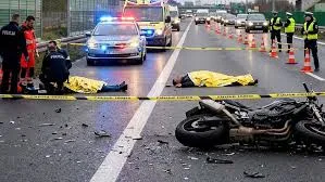 मुंबई : दो अलग-अलग सड़क हादसों में डिलीवरी वर्कर और बाइकर की मौत