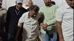 मुंबई : खराट के ऑफिस से सामान जब्त; एसआईटी, फोरेंसिक टीम ने पीड़ित महिलाओं के साथ मौके का मुआयना किया