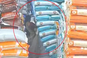 नवी मुंबई: वाशी के एपीएमसी मार्केट में चावल की बोरियों के नीचे दबी महिला, लोगों ने सुरक्षित निकाला