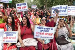 मुंबई :  महिला आरक्षण मुद्दे पर सियासी बयानबाजी तेज