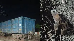 मुंबई: मालगाड़ी दो हिस्सों में बंटी, सतना-प्रयागराज रूट बाधित, मुंबई-हावड़ा मेल के यात्री घंटों तक फंसे रहे