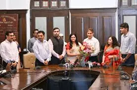 मुंबई : महाराष्ट्र सरकार ने 10 सीनियर आईएएस अधिकारियों का तबादला किया