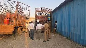 पुणे : चाकन के पास टैंकर से अवैध एलपीजी रिफिलिंग के आरोप में तीन गिरफ्तार 49.57 लाख का माल जब्त