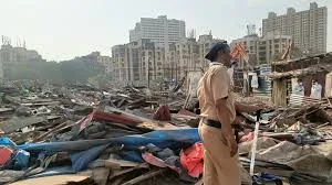 मुंबई : मानखुर्द में सरकारी जमीन पर बने 1,200 अवैध निर्माण ध्वस्त, 11 एकड़ जमीन कराई खाली