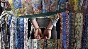 मुंबई : मालाड से धारावी तक १५ ठिकानों पर छापे..१३.६९ लाख रुपए का माल जब्त, १६ गिरफ्तार