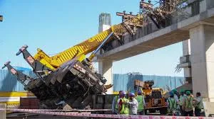 मुंबई मेट्रो 2B साइट पर हादसा: निर्माण कार्य के दौरान पलटा 400 टन का क्रेन, ट्रैफिक डायवर्ट कर राहत कार्य शुरू