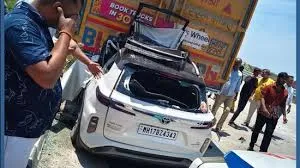 मुंबई-नागपुर एक्सप्रेसवे पर भीषण सड़क हादसा, अशोक खरात के करीबी सहयोगी की पत्नी समेत मौत