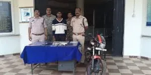 मुंबई : महिला पेट्रोल कर्मी को नकली बंदूक दिखाकर लूट, आरोपी मुंबई से गिरफ्तार