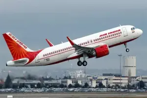 हैदराबाद-मुंबई Air India फ्लाइट में हंगामा, यात्रियों को करीब 1 घंटे तक विमान में बैठाए रखा