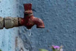 ठाणे में गहराया जल संकट: मानसून की देरी से 38% पानी की कमी, TMC ने 31 अगस्त तक लागू की 20% कटौती