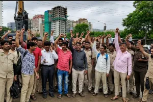 NEET परीक्षा के बीच मुंबई में बेस्ट प्रशासन का कड़ा रुख, हड़ताली कर्मचारियों को 'मेस्मा' का नोटिस जारी