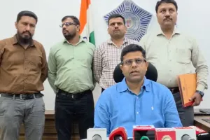 मुंबई: खुद को वरिष्ठ पुलिस अधिकारी बताकर ठगी करने वाला फर्जी अफसर गिरफ्तार, केस दर्ज