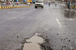मुंबई: 'गड्ढामुक्त सड़कें बनाने के लिए क्या 20 साल और चाहिए', बॉम्बे हाई कोर्ट की बृहन्मुंबई नगर निगम  को कड़ी फटकार