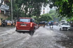 मुंबई में बरसात का अलर्ट, एक घंटे की बारिश में ही भिवंडी का हुआ बुरा हाल, डूबे सड़क-बाजार और मोहल्ले