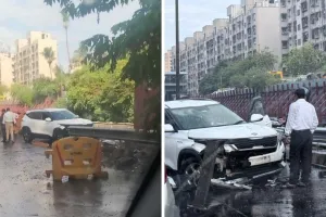 मुंबई में बारिश के बीच हादसा: ईस्टर्न फ्रीवे पर कार रेलिंग से टकराई, ट्रैफिक प्रभावित