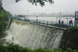 मुंबई में बारिश और IMD के ऑरेंज अलर्ट के बाद भी राहत नहीं; झीलों का जलस्तर मात्र 8.07% पर अटका, जल संकट बरकरार
