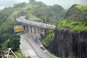 मुंबई-पुणे एक्सप्रेसवे पर 18 जून को 2 घंटे का ट्रैफिक ब्लॉक, सफर पर निकलने से पहले पढ़ें यह जरूरी अपडेट