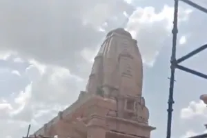 परभणी में बड़ा हादसा: हनुमान मंदिर का सभा मंडप ढहा, मलबे में 30 से 40 श्रद्धालुओं के दबे होने की आशंका