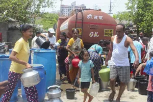 ठाणे में पानी संकट गहराया, 44 गांव और 145 पाड़ों तक पहुंचाए गए 45 पानी के टैंकर