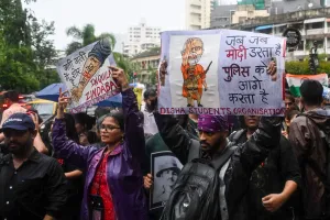 मुंबई : विरोध प्रदर्शनों पर मुंबई पुलिस की कार्रवाई, 400 लोग नामजद