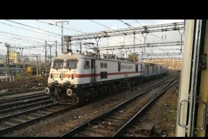 मुंबई : रेल यात्रियों को झटका! मुंबई पुणे रूट की 12 ट्रेनें 24 जुलाई तक कैंसिल, कई ट्रेनों के रूट- टाइमिंग में बड़ा बदलाव, यहां देखें पूरी लिस्ट