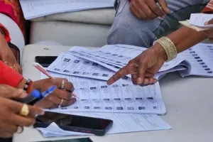 मुंबई: गैरहाजिर अफसरों पर प्रशासन का शिकंजा, एसआईआर अभियान में सख्ती