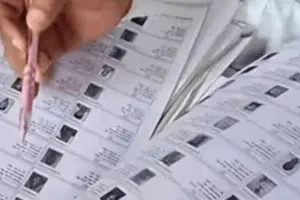 ठाणे : डीएम सीधे वोटरों के द्वार, मतदाता पुनर्निरीक्षण अभियान को मिली गति