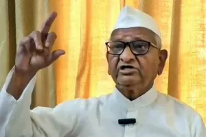 मुंबई: सूचना के अधिकार नियमों पर रोक का स्वागत, अन्ना हजारे ने अनशन टाला लेकिन वापसी की मांग जारी