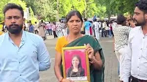 नागपुर : आत्महत्या करने वाले नीट एस्पिरेंट के माता-पिता ने मुआवज़े और न्याय की मांग की