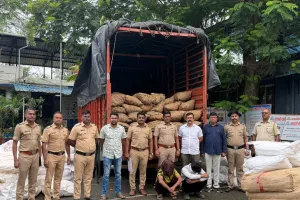 आलू की बोरियों के पीछे छुपाया था ₹27.93 लाख का गुटखा: पालघर पुलिस ने हाइवे पर पकड़ा आयशर टेम्पो, ₹47.93 लाख का माल जब्त, 2 गिरफ्तार