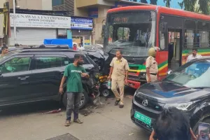मुंबई: अंधेरी में बस की टक्कर के बाद चालक पर प्राथमिकी, महिला डॉक्टर समेत कई लोग घायल