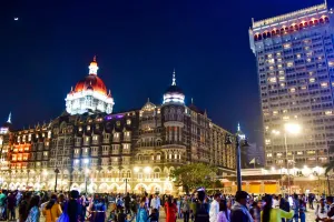 मुंबई : ताज होटल को बीएमसी ने थमाया ₹22 करोड़ का नोटिस, 26/11 हमले के बाद से बाहर लगे बैरिकेड्स का है बिल