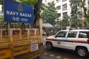 मुंबई : फंदे से लटका मिला नौसेना के नाविक का शव, पत्नी और दो बच्चे भी मिले मृत, आत्महत्या का शक