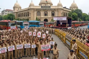 मुंबई : बेस्ट कर्मचारियों की लंबित मांगों को लेकर अनिश्चितकालीन भूख हड़ताल शुरू करने का ऐलान