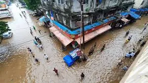 भिवंडी में भारी बारिश से तबाही, कामवारी नदी खतरे के निशान के ऊपर