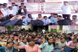 मुंबई : आदिवासी छात्रों की मांगों पर महाराष्ट्र सरकार का बड़ा फैसला खत्म हुआ अनशन 