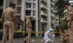 मुंबई: झूठे केस में फंसाने की धमकी दे रही थीं दो युवतियां, लॉ ग्रेजुएट ने 13वीं मंजिल से कूदकर दी जान