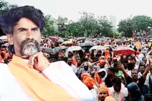 महाराष्ट्र में हलचतल तेज, परमिशन नहीं, पर जालना से मुंबई की ओर बढ़े मनोज जरांगे... देवेंद्र फडणवीस का आया बयान
