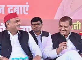 नई दिल्ली : सपा-कांग्रेस मिलकर लड़ेंगे यूपी चुनाव, अखिलेश बनेंगे सीएम! चाचा शिवपाल ने की भविष्यवाणी
